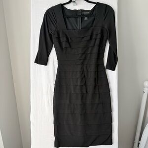 White House Black Market Dress Slimming Technology Tiered Sz 2 classic cocktail